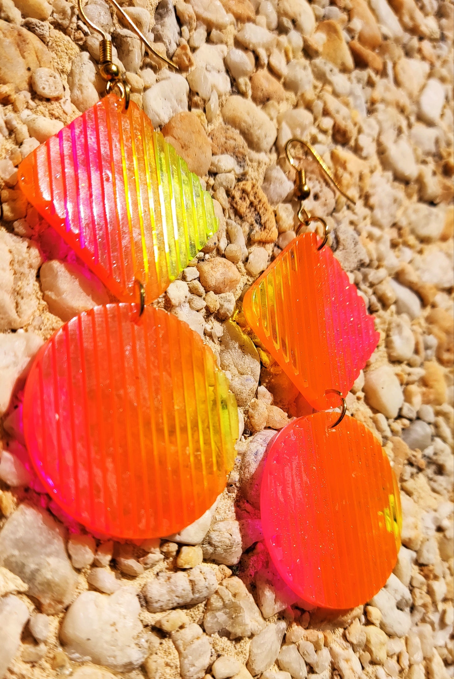 Boucles d'oreille en résine  aux couleurs du couché du soleil